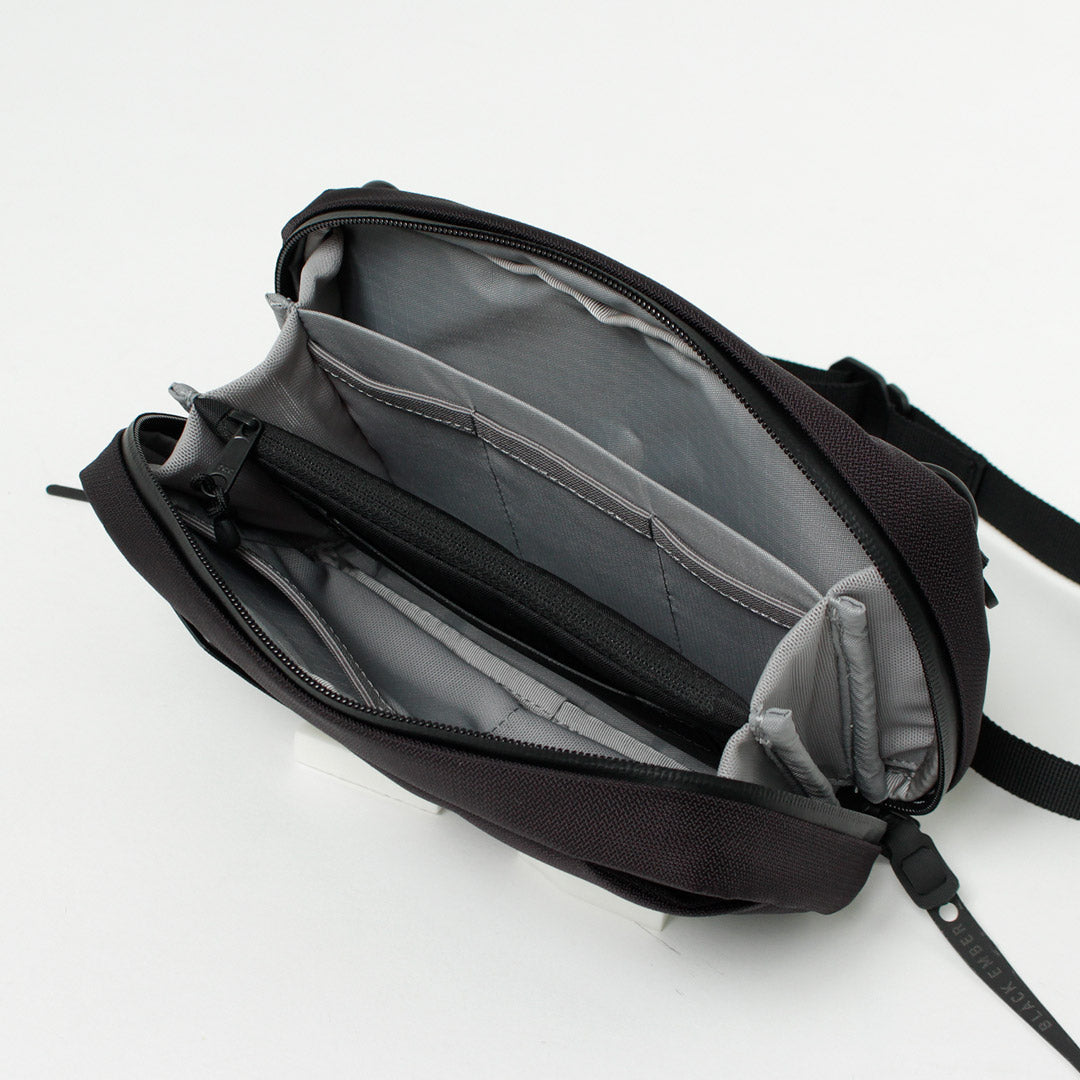 BLACK EMBER / Tech Kit Slingback Body Bag Bolso de hombro