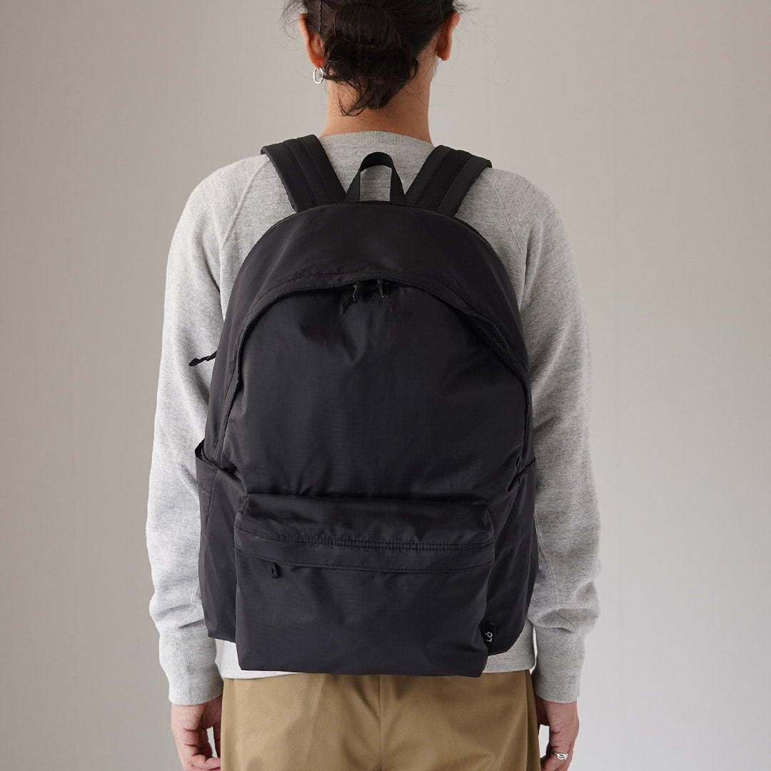 LC EN MINÚSCULAS / "Mochila Daypack Light 30L"