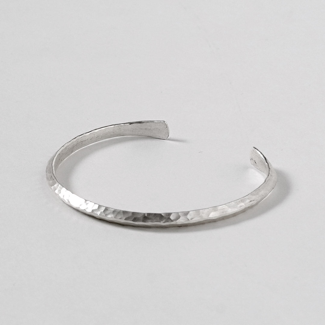 phaduA / Karen Silver Hammered Center Accent Bangle