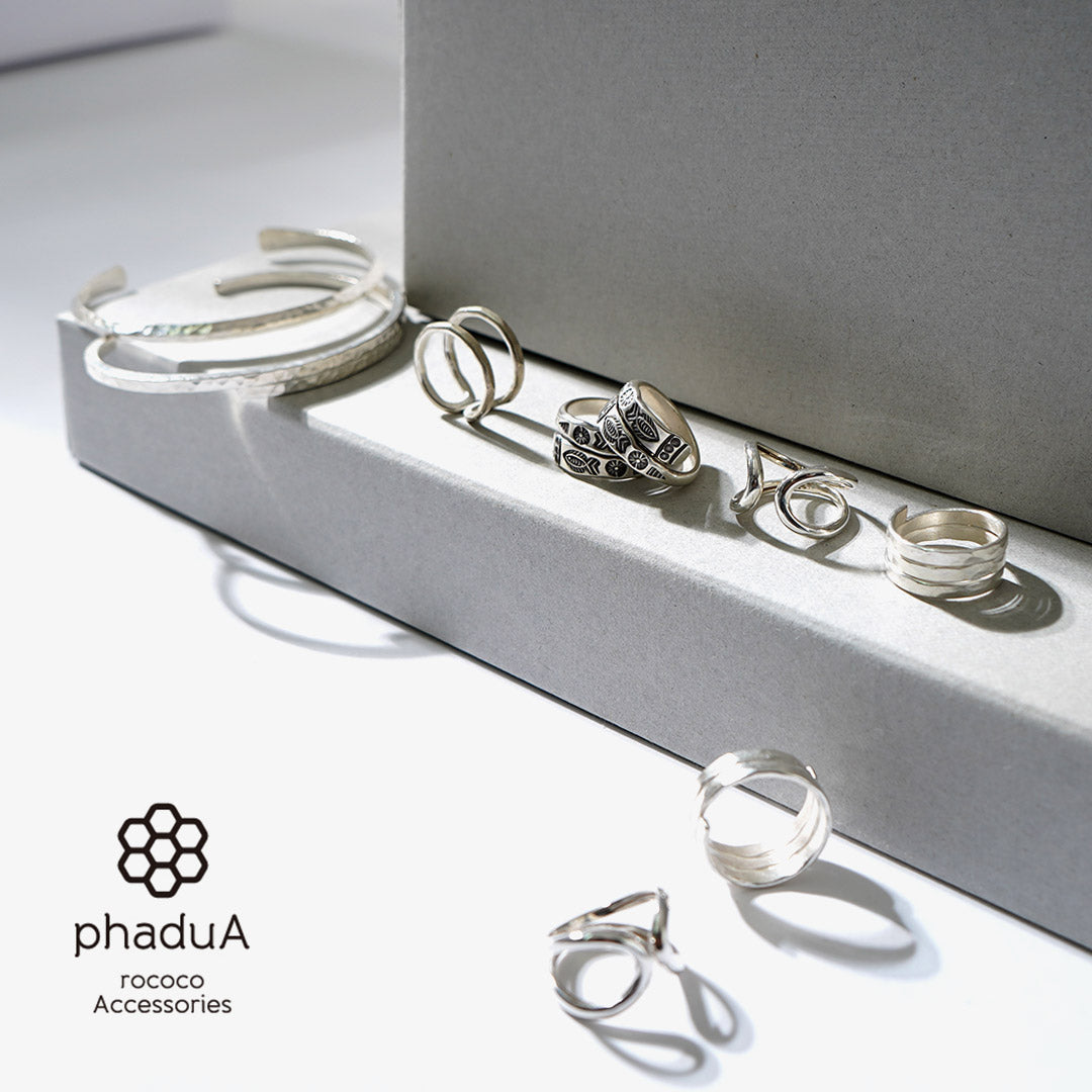 phaduA / Karen Silver Hammered Center Accent Bangle