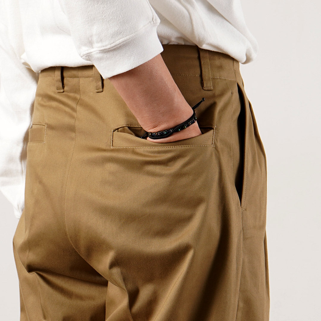 UNIVERSAL PRODUCTS. / 2-Tuck Wide Chino Trousers